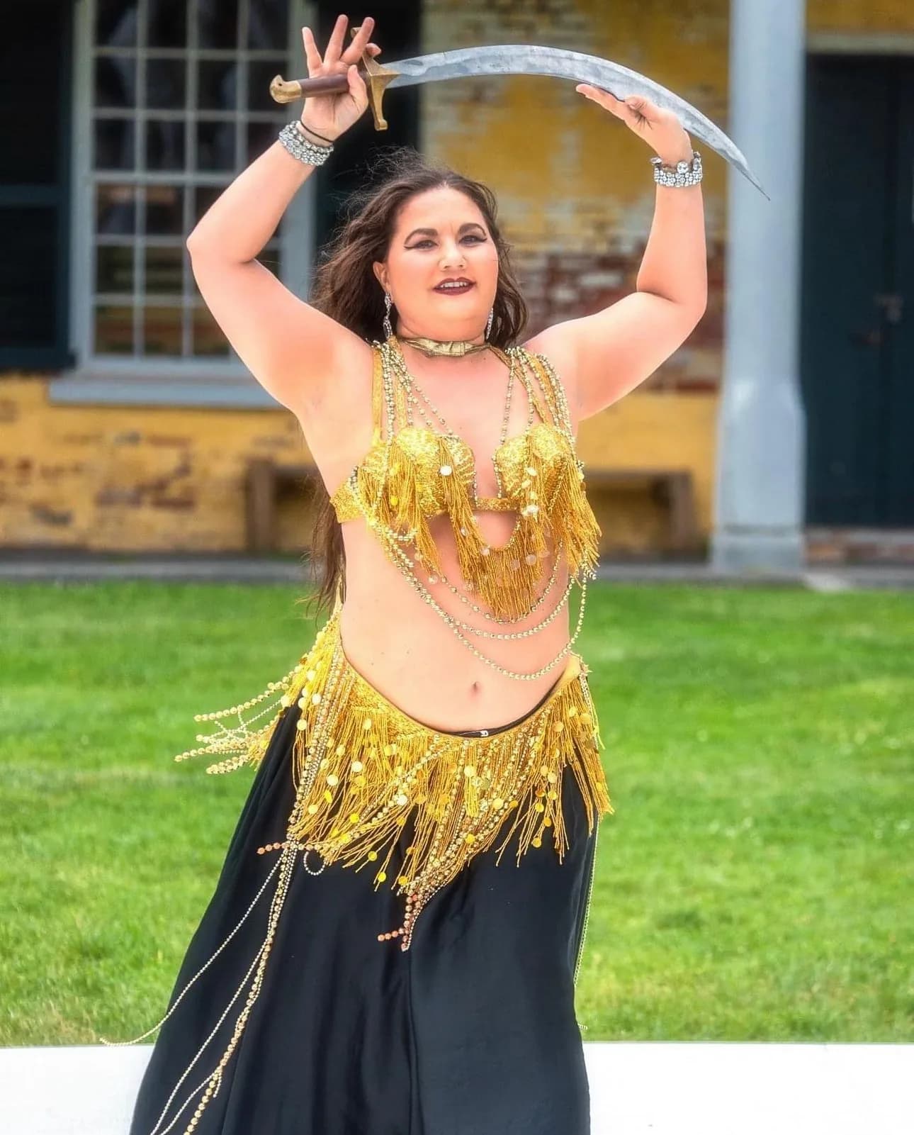 Lorenda belly dance performance