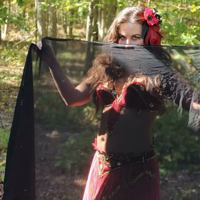 Lorenda teaching a belly dance class 20