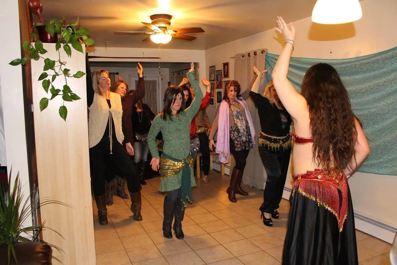 Lorenda teaching a belly dance class 5